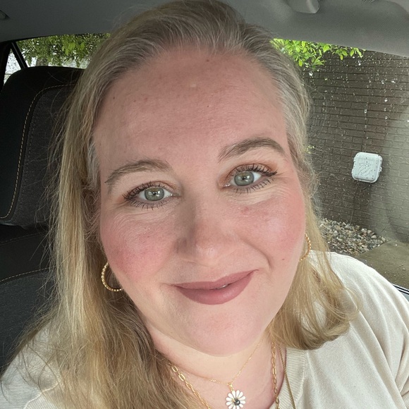 Meet your Posher, Tiandra - Picture 2 of 2